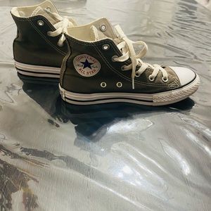 Little girl Gray Converse Sz 1